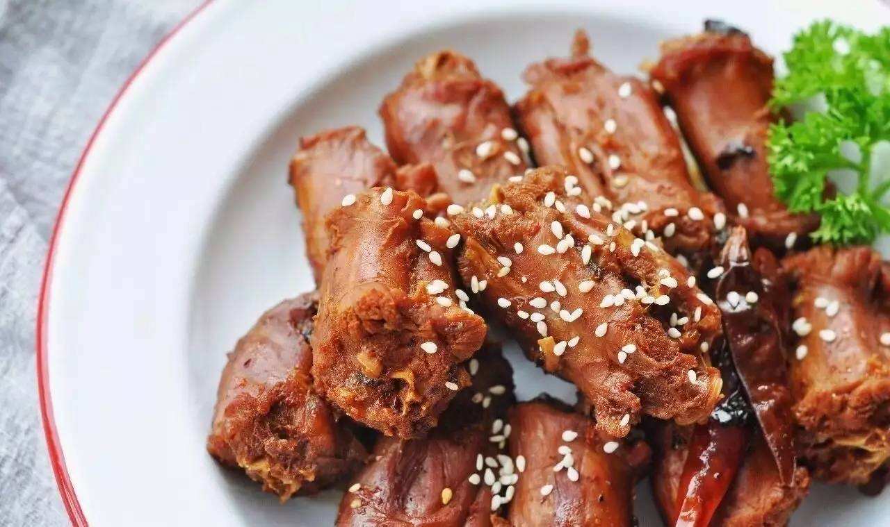 麻辣鸭脖