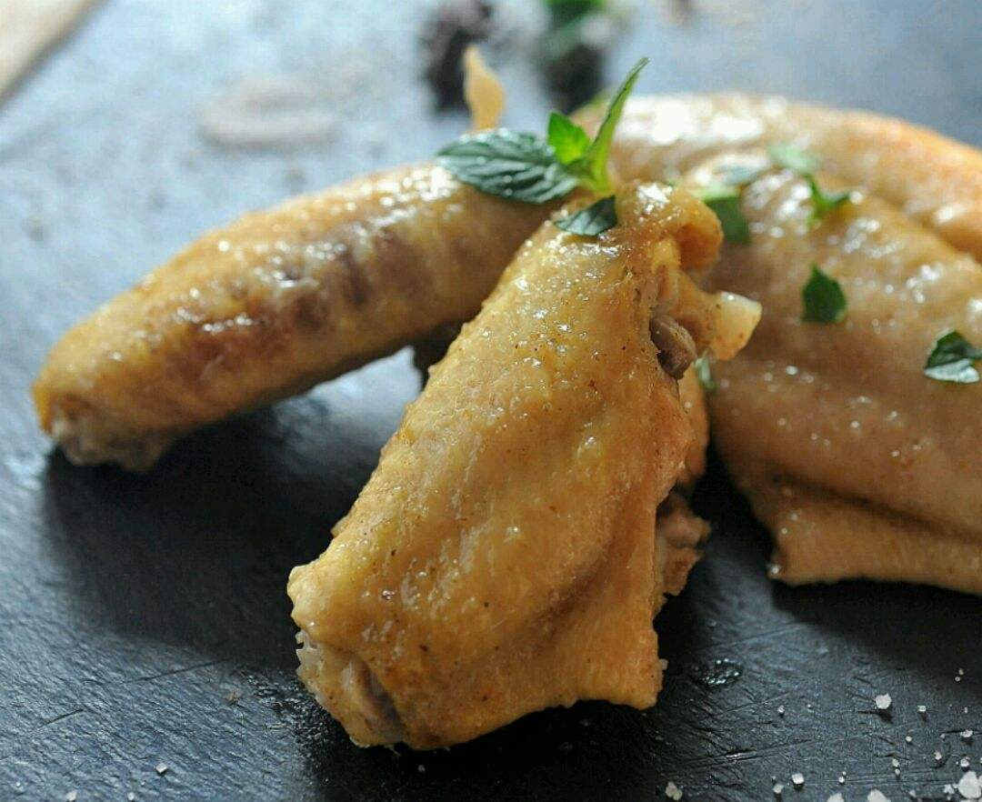 盐焗鸡翅特写